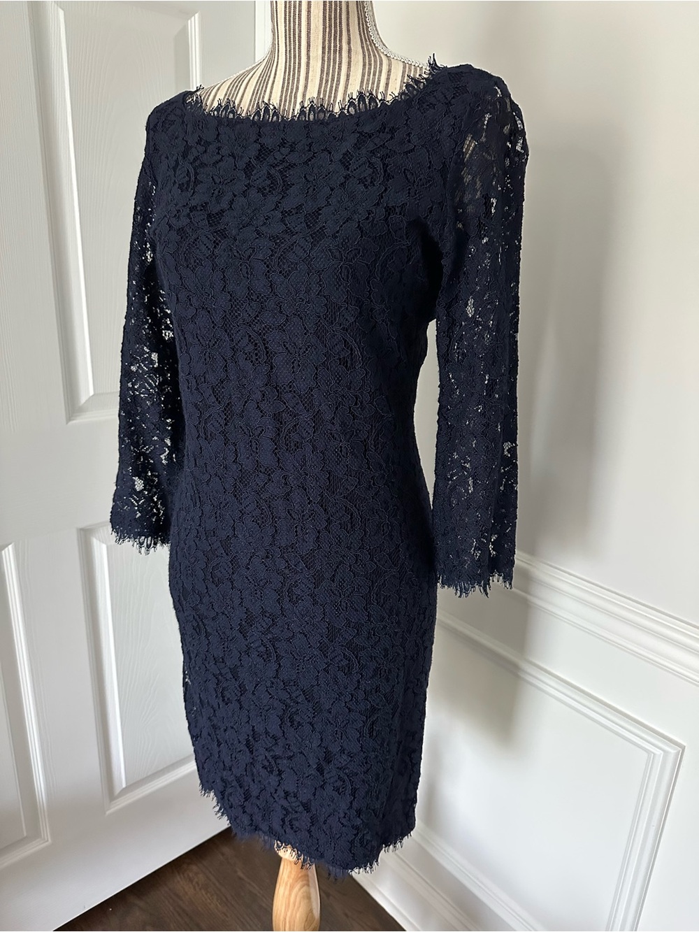 Diane von Furstenberg Zarita Navy Floral Lace Sheath Dress Size 10